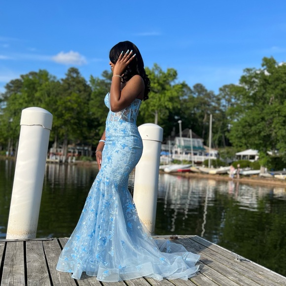 Corset, elegant dress - Picture 2 of 5